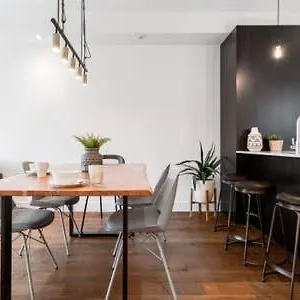 Sleek In The Heart Of Little Italy By Den Apartment Montreal