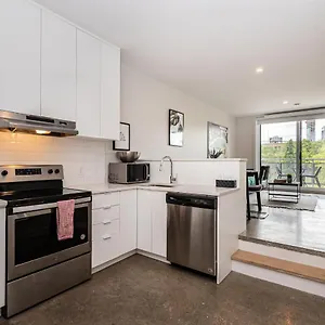 Elegant & Perfectly Located By Atwater Market By Den Stays Apartment Montreal