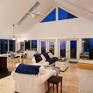 The White House Villa Sechelt