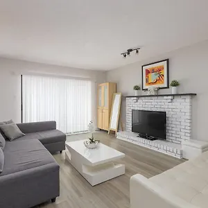 Huge 4 Bedroom Upper Apartment Vancouver