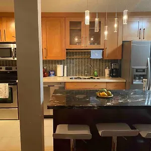 Beautiful Two Bedroom Apartment. Apartment Calgary